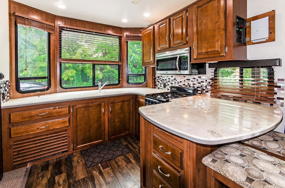 Primary Bathroom Photo of 247 Tomahawk Avenue, West Vancouver, BC