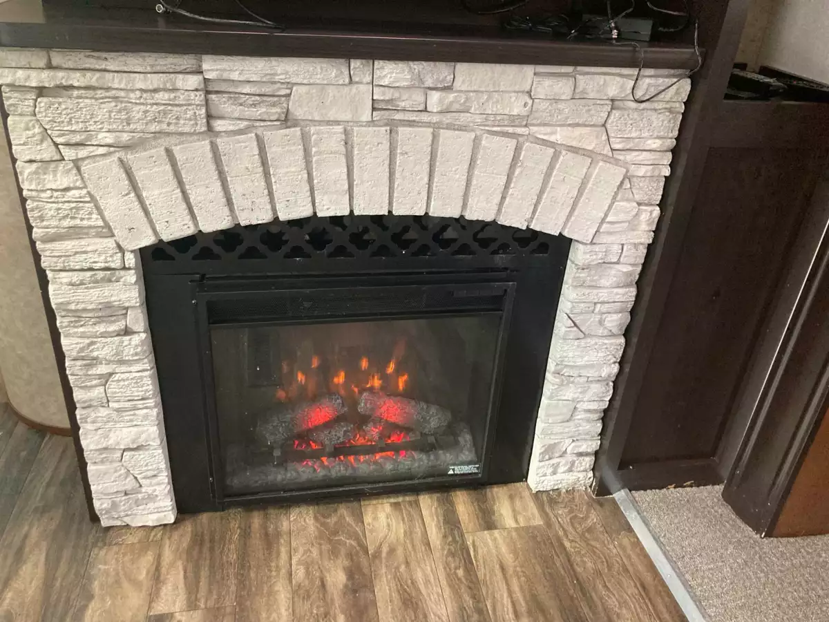 Primary Bedroom Photo of 247 Tomahawk Avenue, West Vancouver, BC