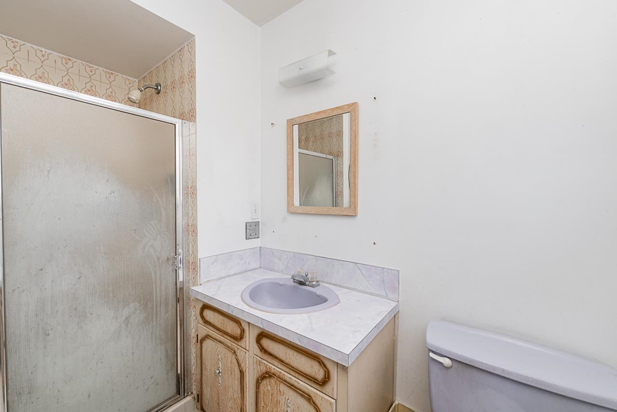 Guest Bathroom Photo of 8391 Rideau Drive, Richmond, BC
