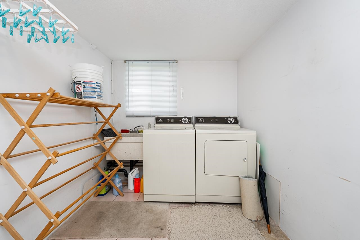 Hallway Photo of 8391 Rideau Drive, Richmond, BC