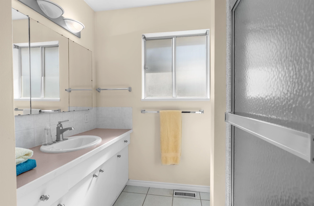 Laundry Room Photo of 8082 Lurgan Road, Richmond, BC