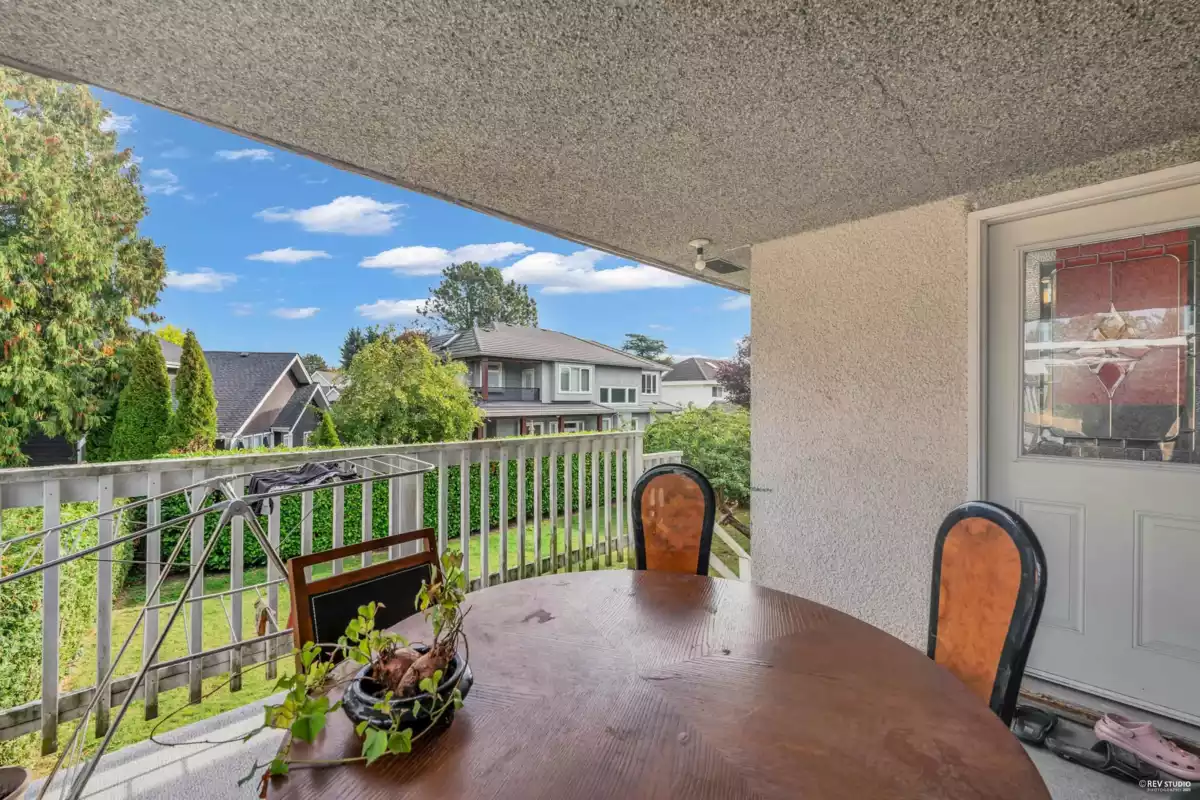 Kitchen Island Photo of 6080 Canim Place, Richmond, BC