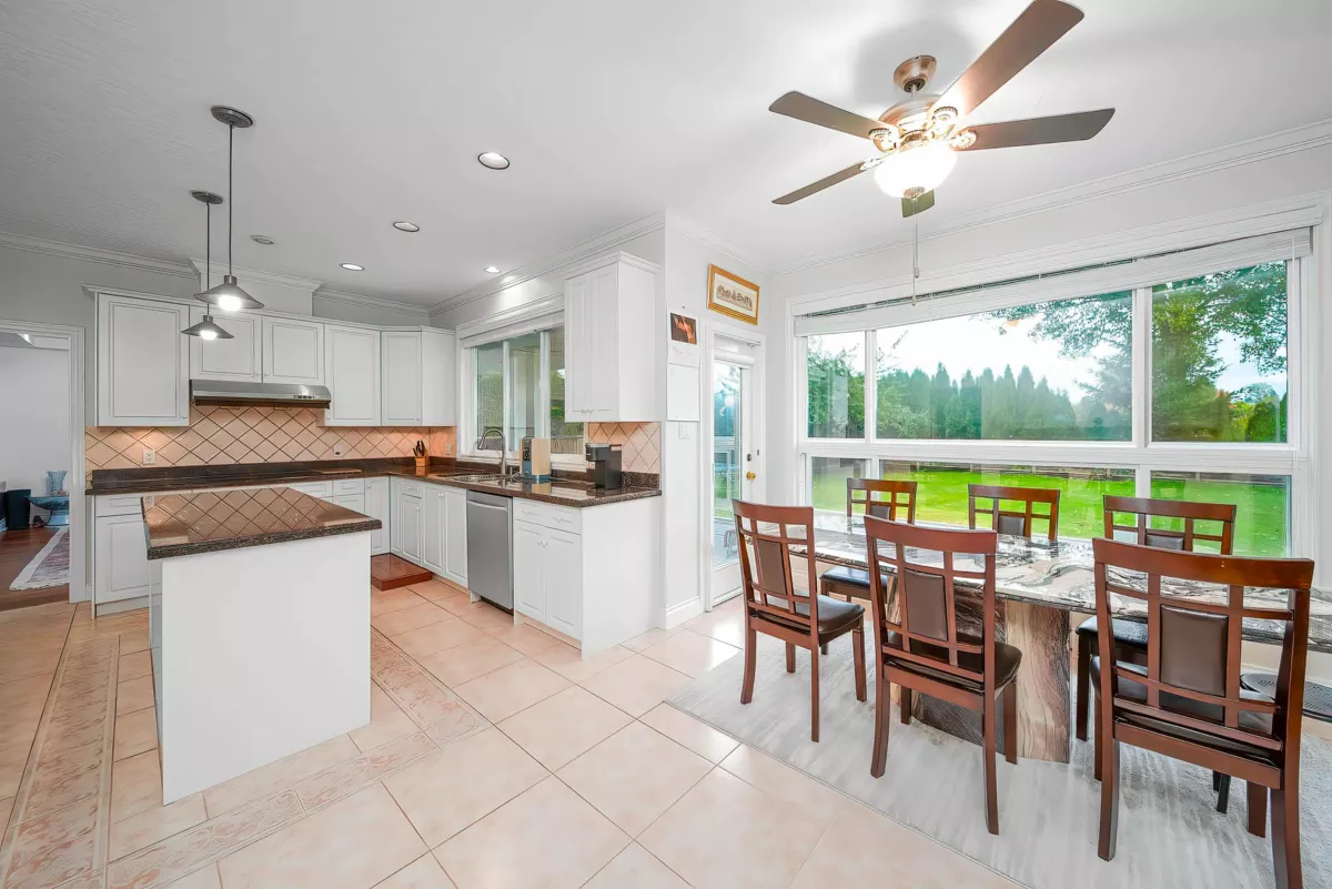 Basement Recreation Room Photo of 2250 134 Street, Surrey, BC