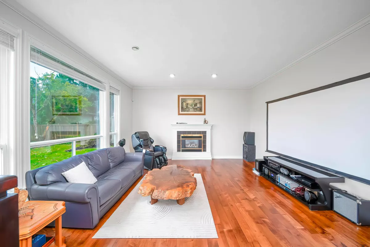 Powder Room Photo of 2250 134 Street, Surrey, BC