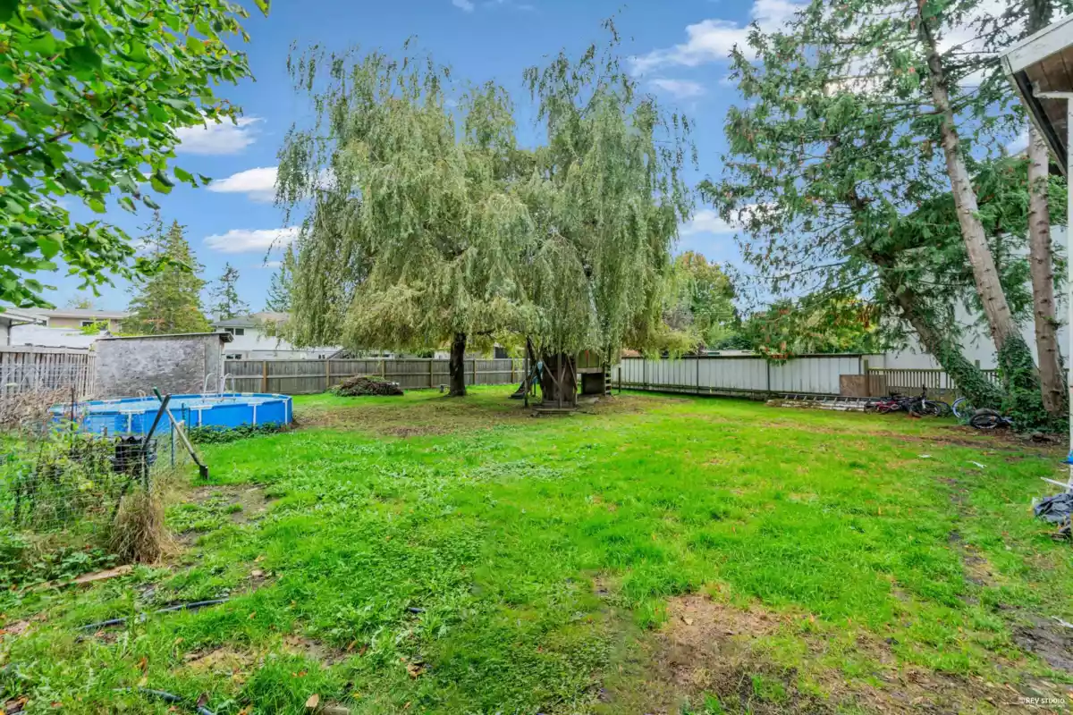 Hallway Photo of 5018 57 Street, Ladner, BC