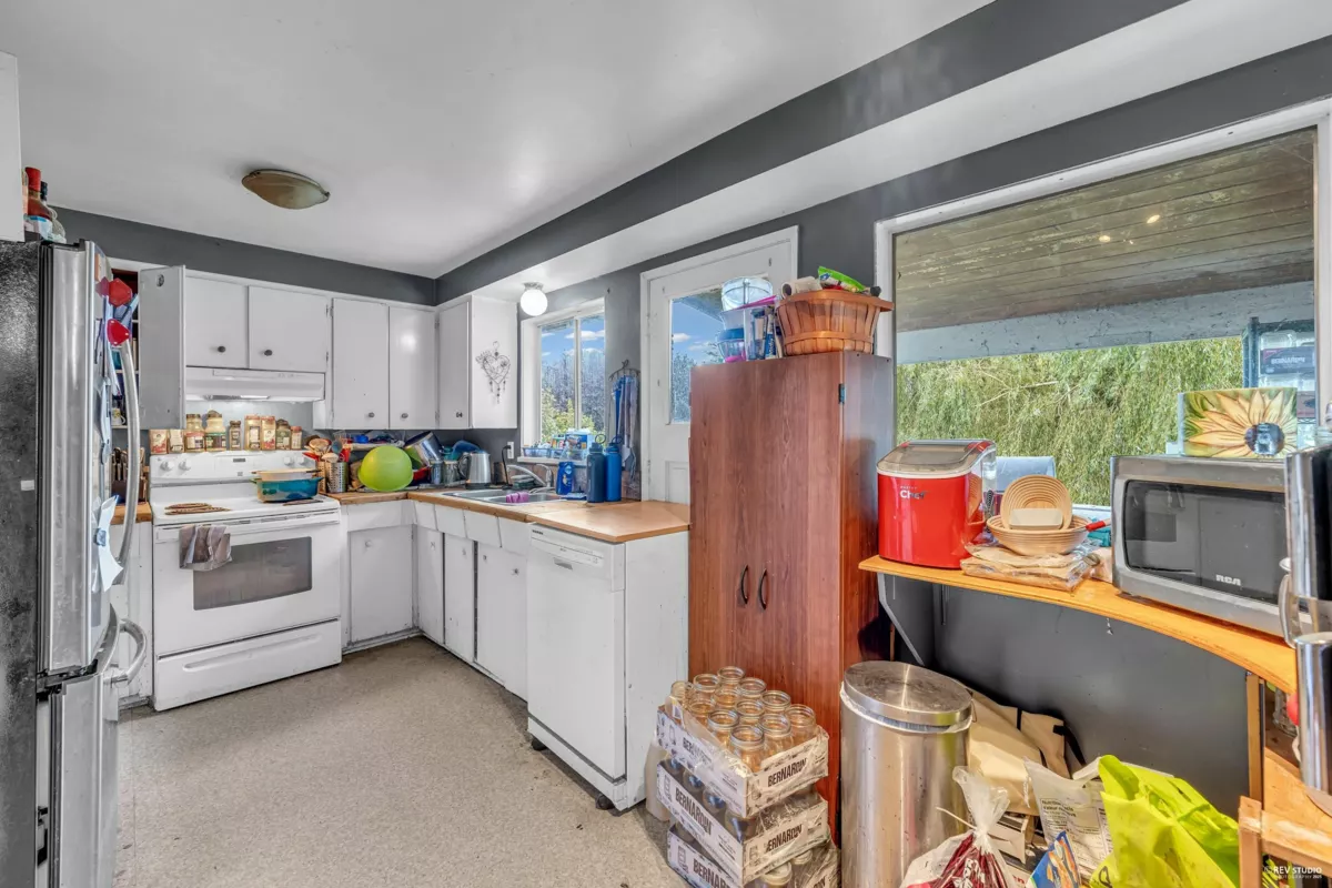 Kitchen Island Photo of 5018 57 Street, Ladner, BC