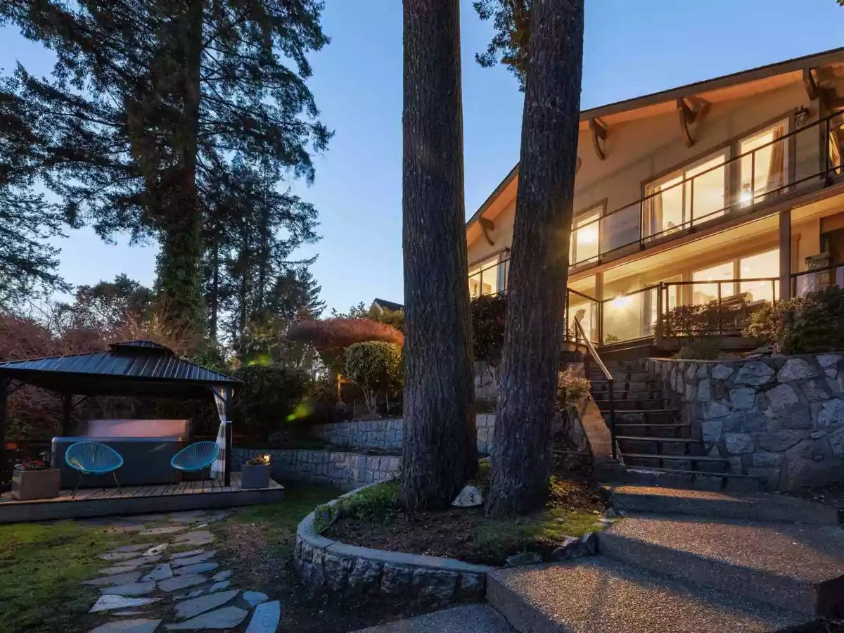 Garden / Landscaping Photo of 1144 W Keith Road, North Vancouver, BC