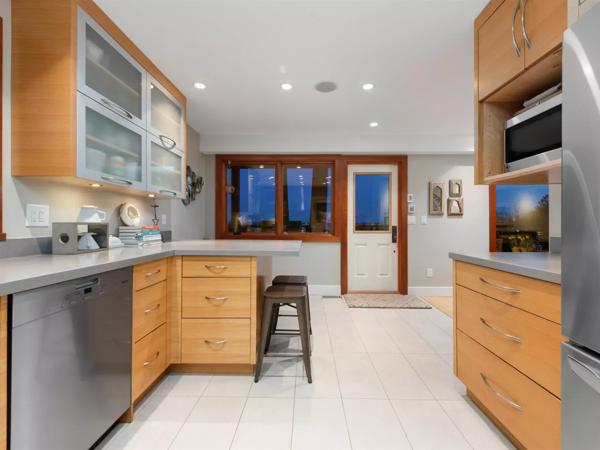 Kitchen Island Photo of 1144 W Keith Road, North Vancouver, BC