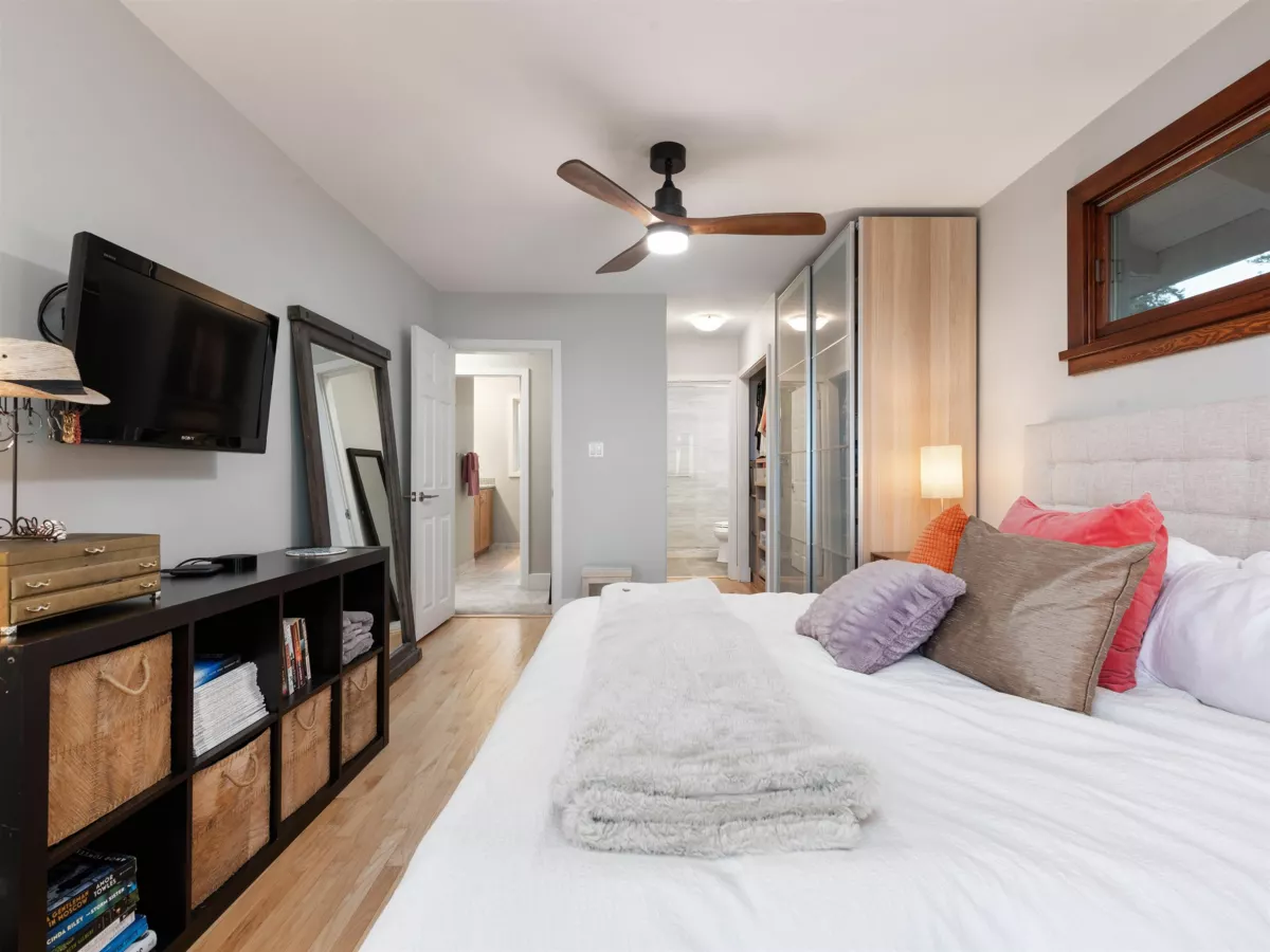 Primary Bathroom Photo of 1144 W Keith Road, North Vancouver, BC