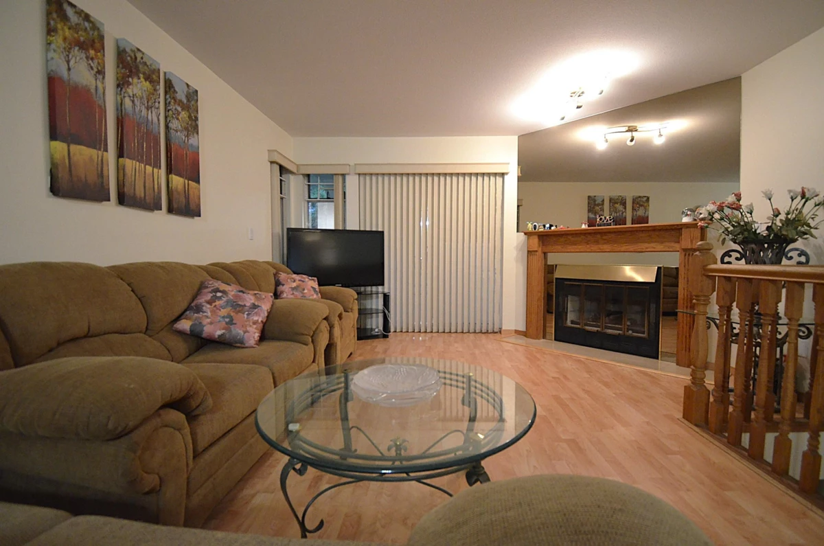 Kitchen Photo of 109 10584 153 Street, Surrey, BC
