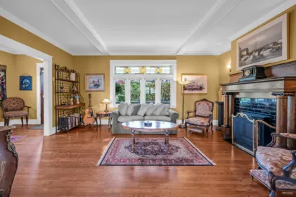 255 W 6th Street, North Vancouver, BC, North Vancouver — Single Family Residence for sale