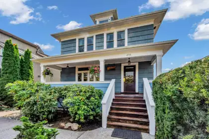 255 W 6th Street, North Vancouver, BC, North Vancouver — Single Family Residence for sale