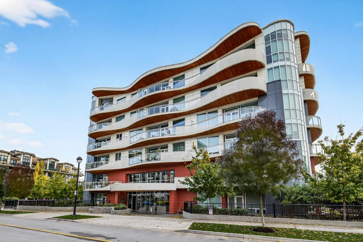 Entry Foyer Photo of 410 20416 Park Avenue, Langley, BC