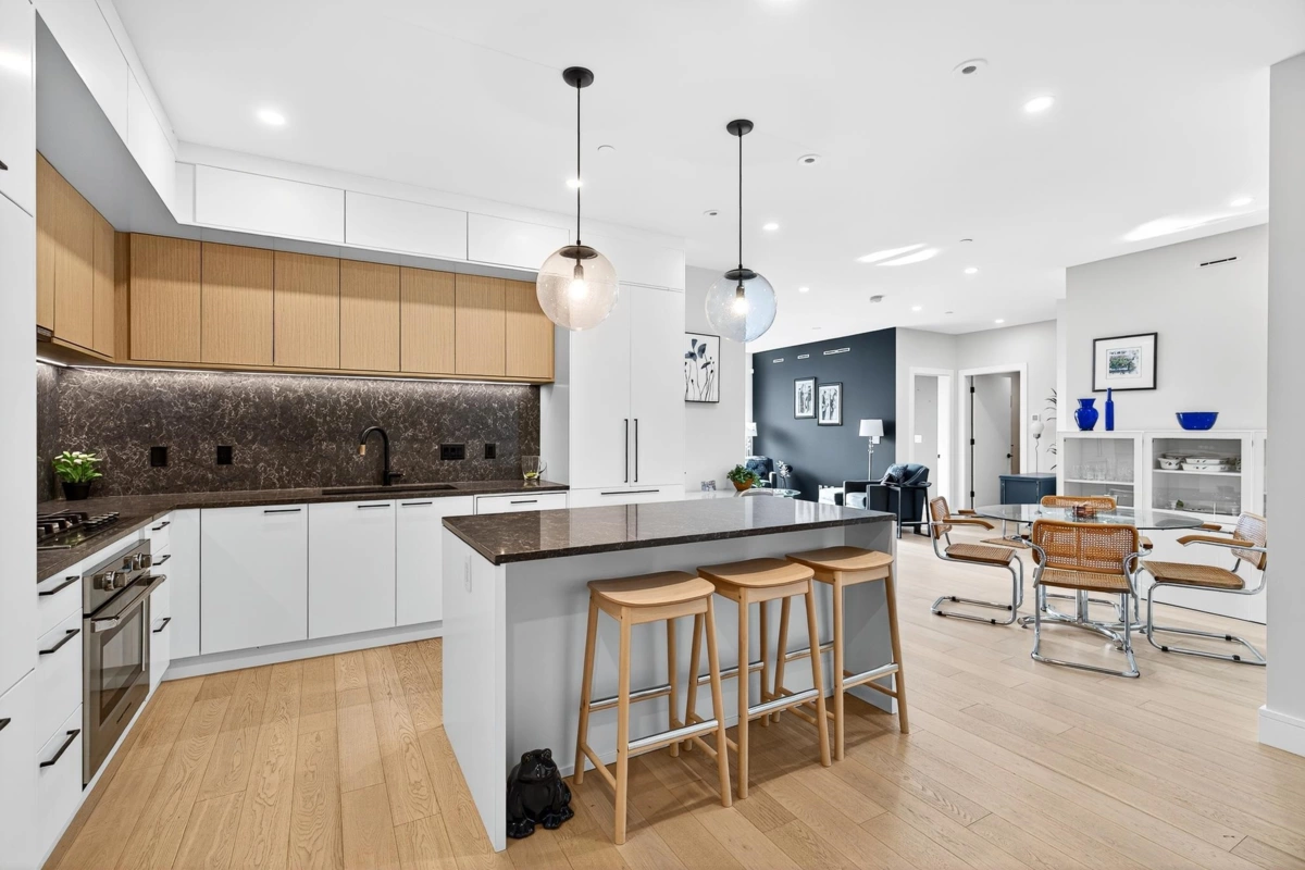 Living Room Photo of 410 20416 Park Avenue, Langley, BC