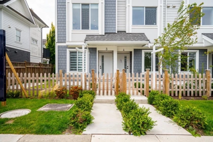 4 2525 156 Street, Surrey, BC, Surrey — Townhouse for sale