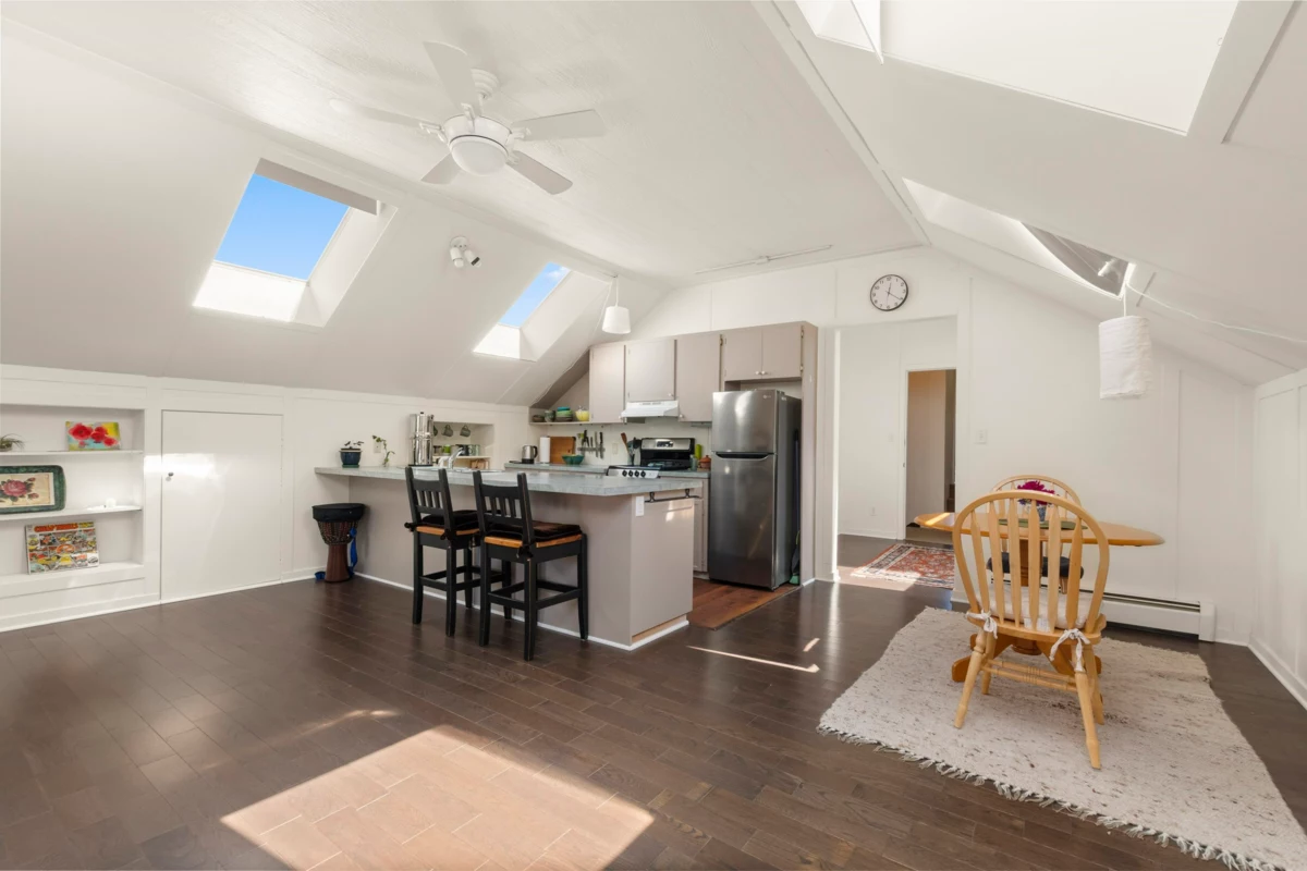 Hot Tub / Spa Photo of 6260 Steveston Highway, Richmond, BC