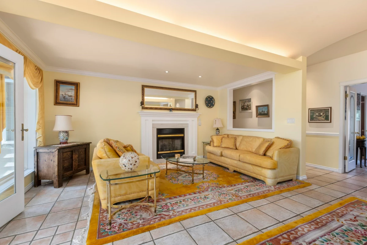 Kitchen Island Photo of 6260 Steveston Highway, Richmond, BC