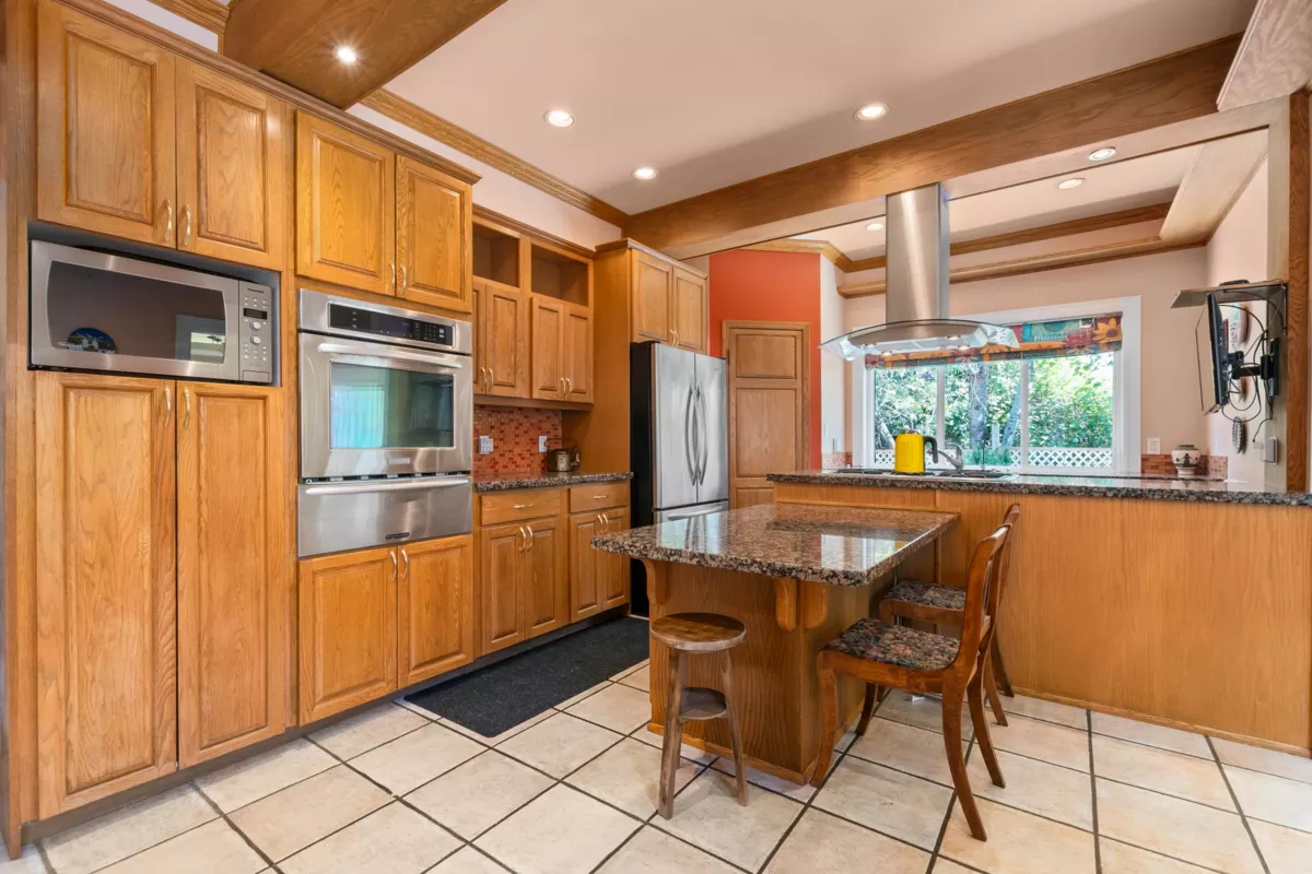 Walk-In Closet Photo of 6260 Steveston Highway, Richmond, BC