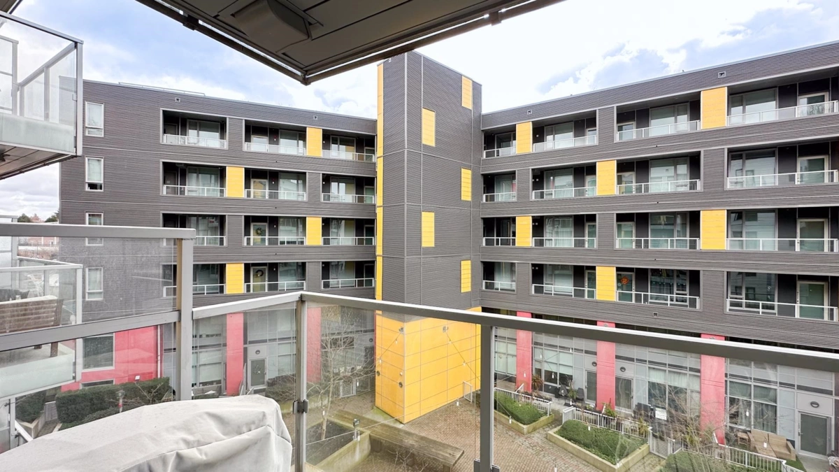 Primary Bathroom Photo of 503 384 E 1st Avenue, Vancouver, BC