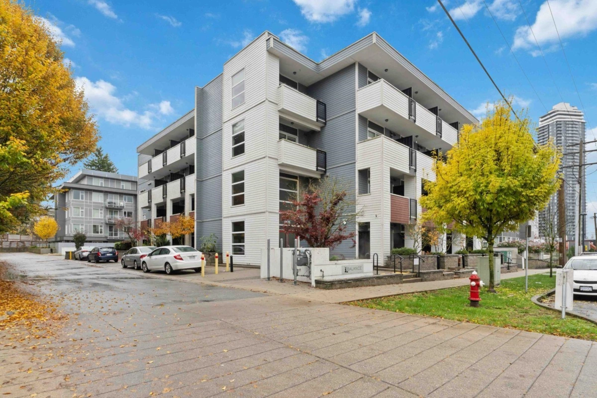Kitchen Island Photo of 410 13678 Grosvenor Road, Surrey, BC