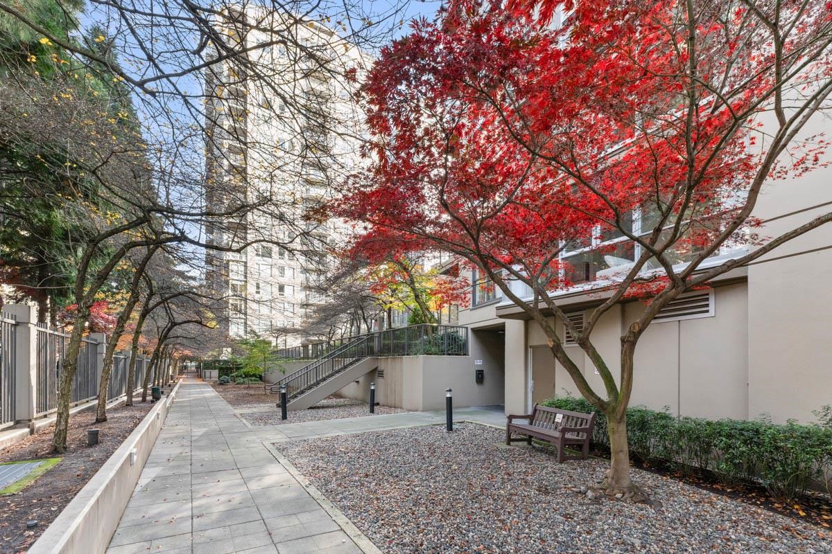 Front Yard Photo of 1902 989 Beatty Street, Vancouver, BC