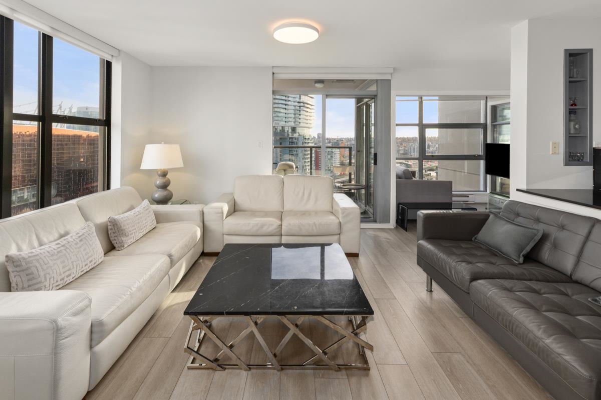 Kitchen Island Photo of 1902 989 Beatty Street, Vancouver, BC
