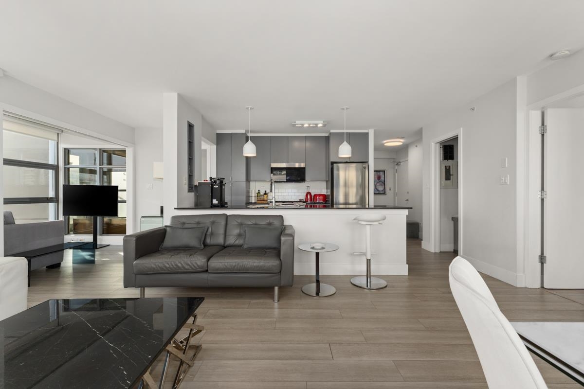 Walk-In Closet Photo of 1902 989 Beatty Street, Vancouver, BC