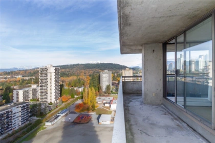 2402 3755 Bartlett Court, Burnaby, BC, Burnaby — Apartment/Condo for sale