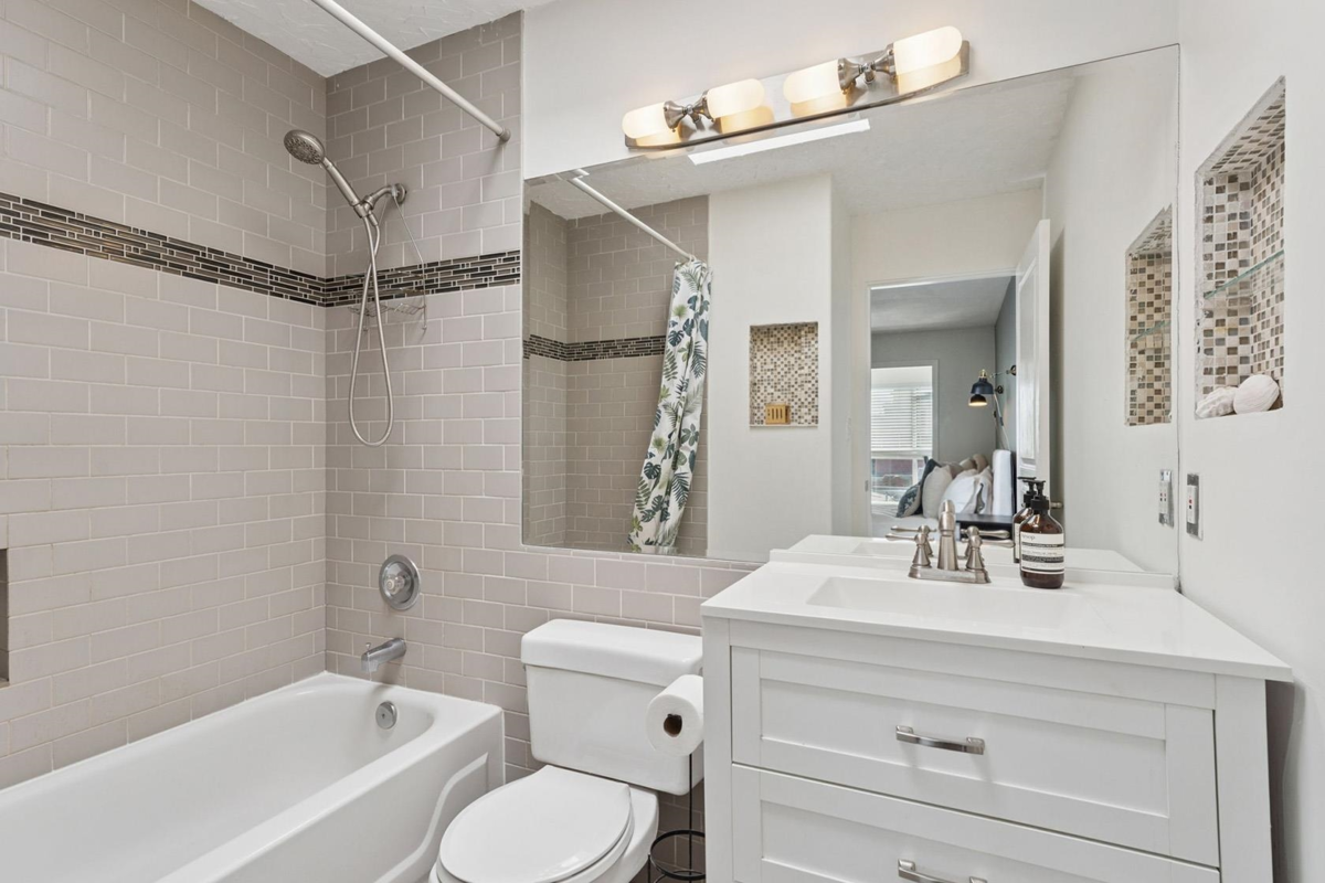 Bedroom 3 Photo of 303 189 E 16th Avenue, Vancouver, BC