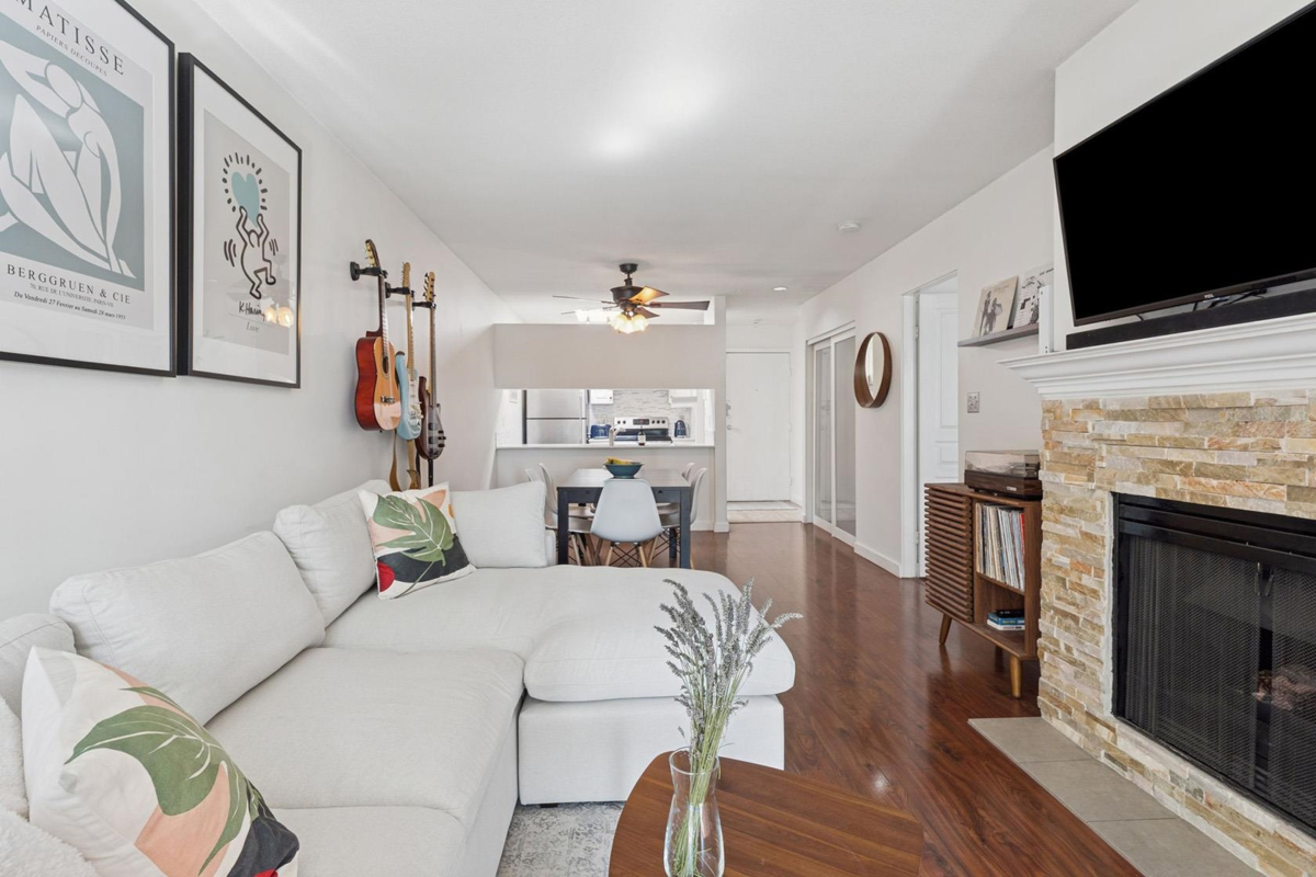 Family Room Photo of 303 189 E 16th Avenue, Vancouver, BC