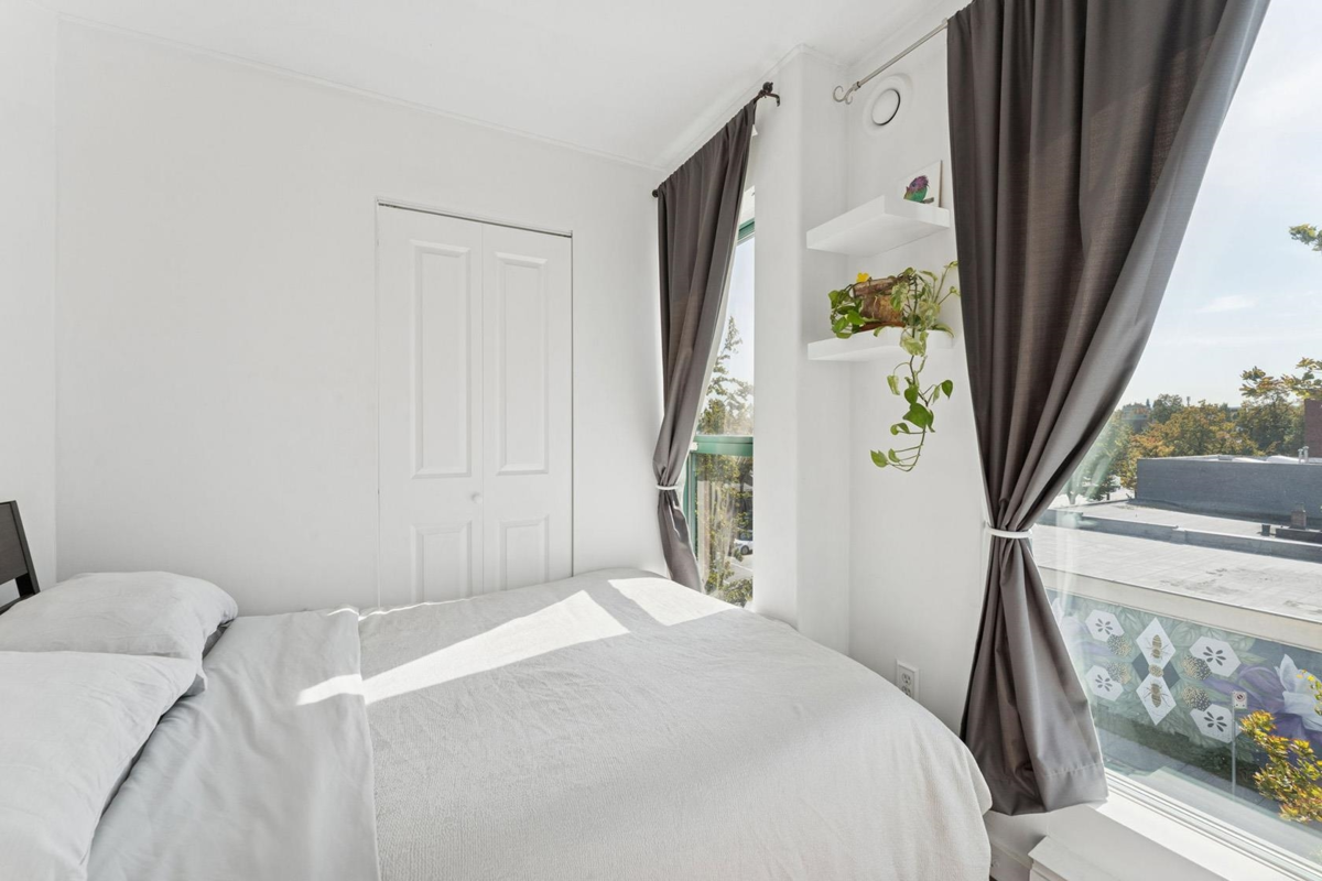 Guest Bathroom Photo of 303 189 E 16th Avenue, Vancouver, BC