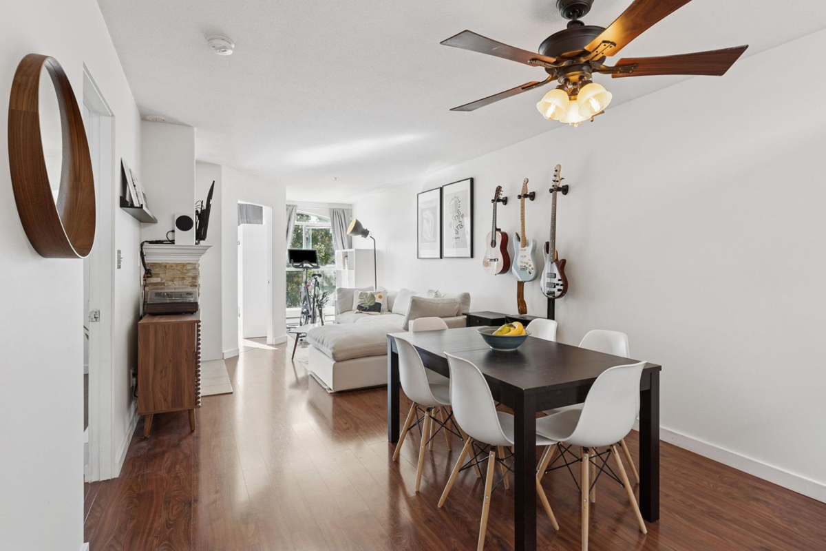 Kitchen Island Photo of 303 189 E 16th Avenue, Vancouver, BC