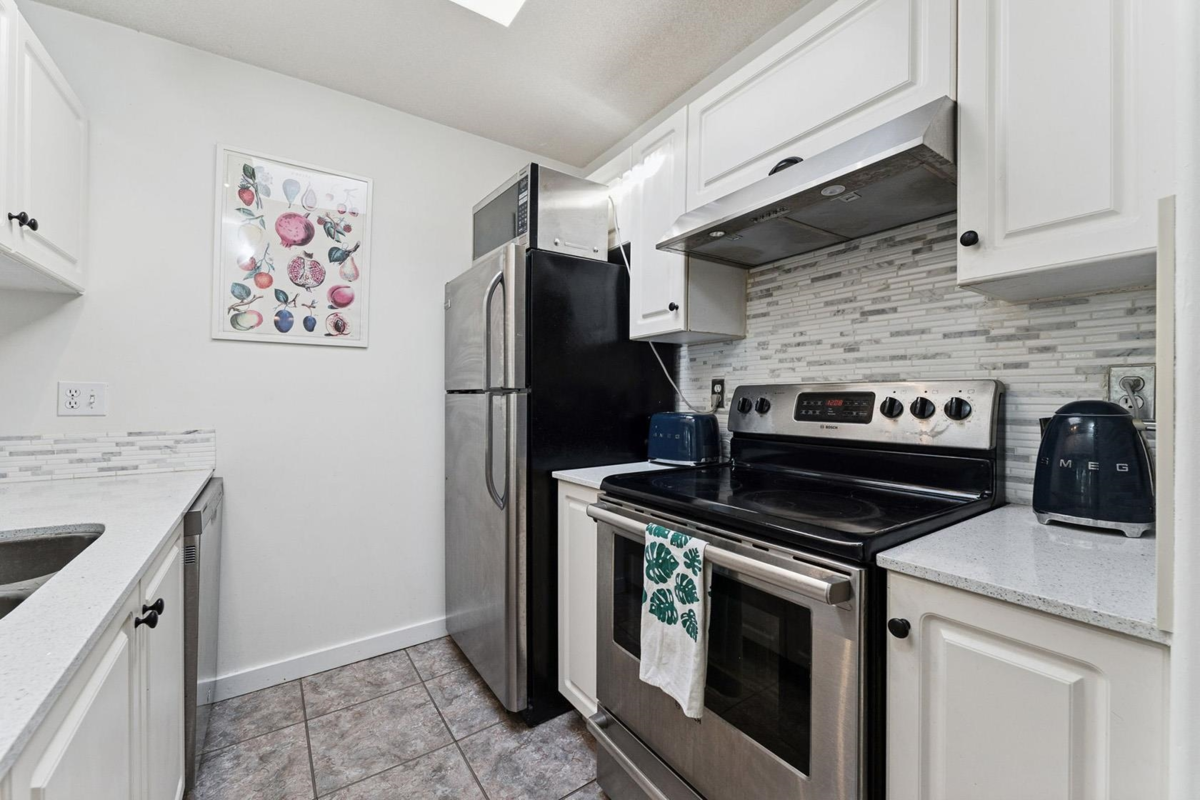 Primary Bathroom Photo of 303 189 E 16th Avenue, Vancouver, BC