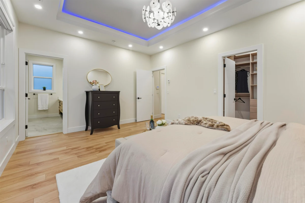 Guest Bathroom Photo of 20142 82 Avenue, Langley, BC