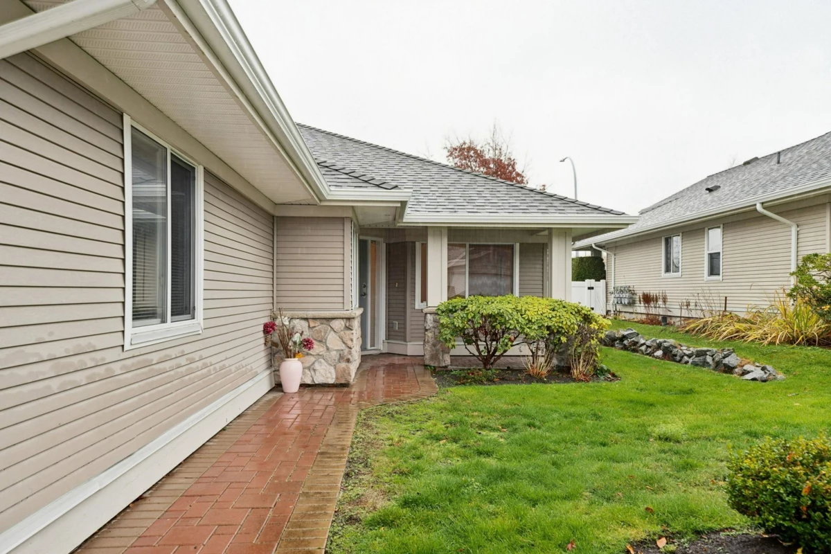 Fitness Center Photo Near 32 17516 4th Avenue, Surrey, BC