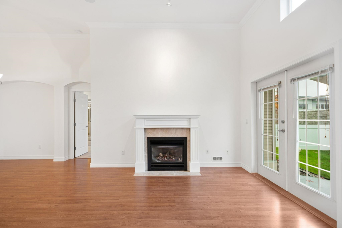 Kitchen Island Photo of 32 17516 4th Avenue, Surrey, BC