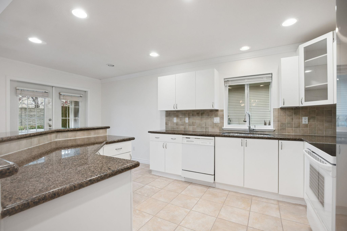 Primary Bathroom Photo of 32 17516 4th Avenue, Surrey, BC