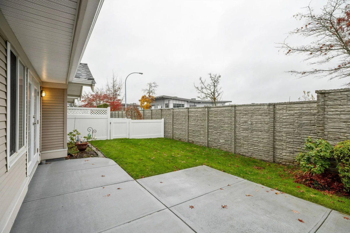 Swimming Pool Photo of 32 17516 4th Avenue, Surrey, BC