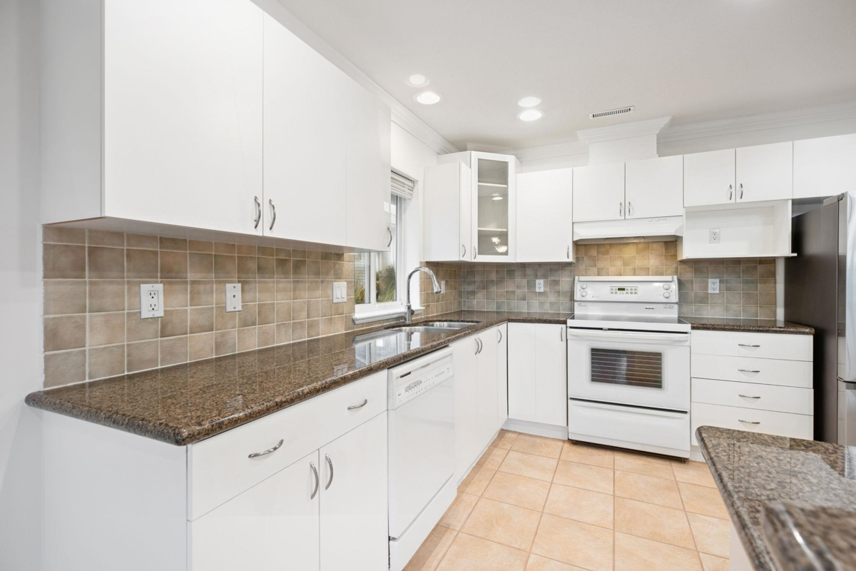 Walk-In Closet Photo of 32 17516 4th Avenue, Surrey, BC