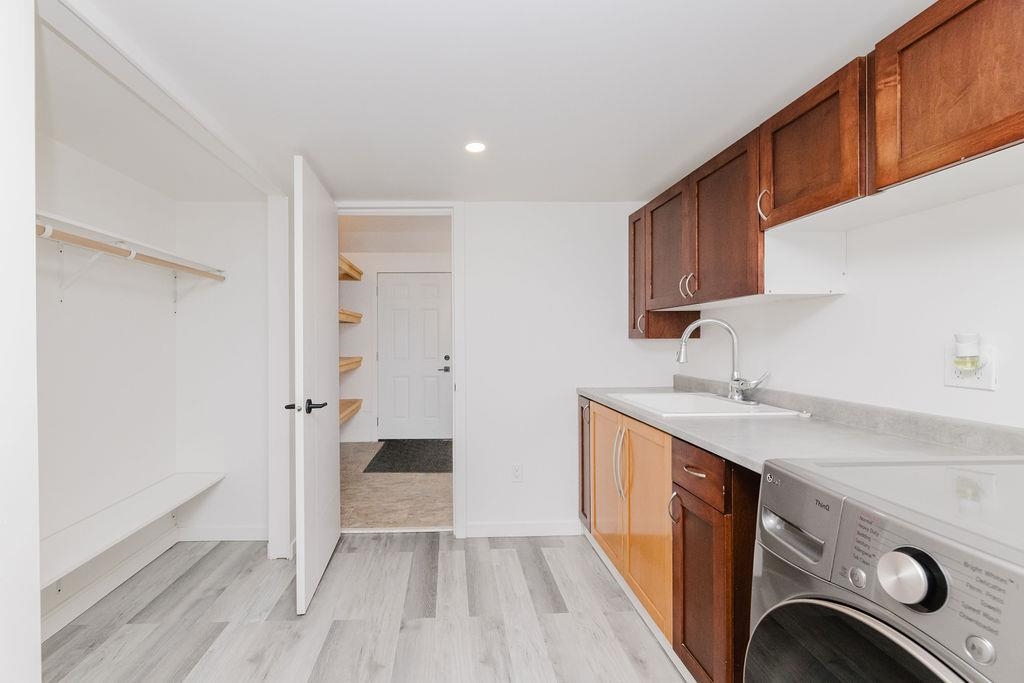 Basement Recreation Room Photo of 4357 Cameo Road, Sechelt, BC