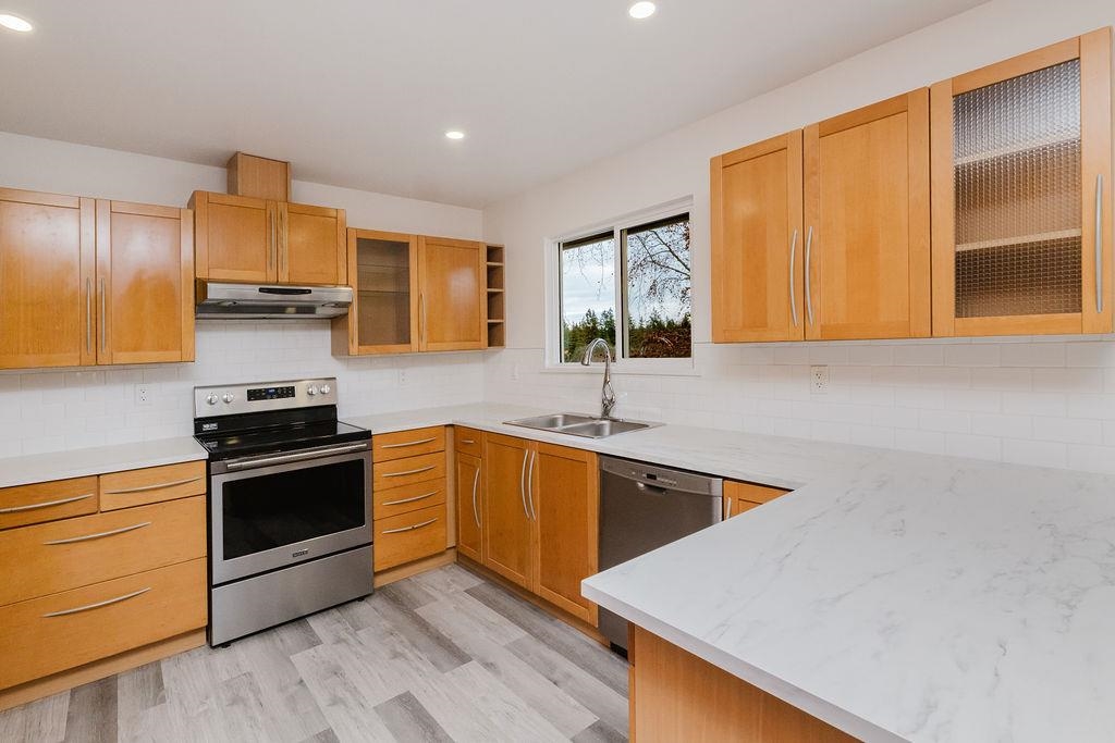 Dining Area Photo of 4357 Cameo Road, Sechelt, BC