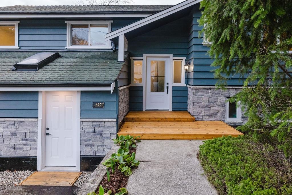 Exterior Front Photo of 4357 Cameo Road, Sechelt, BC