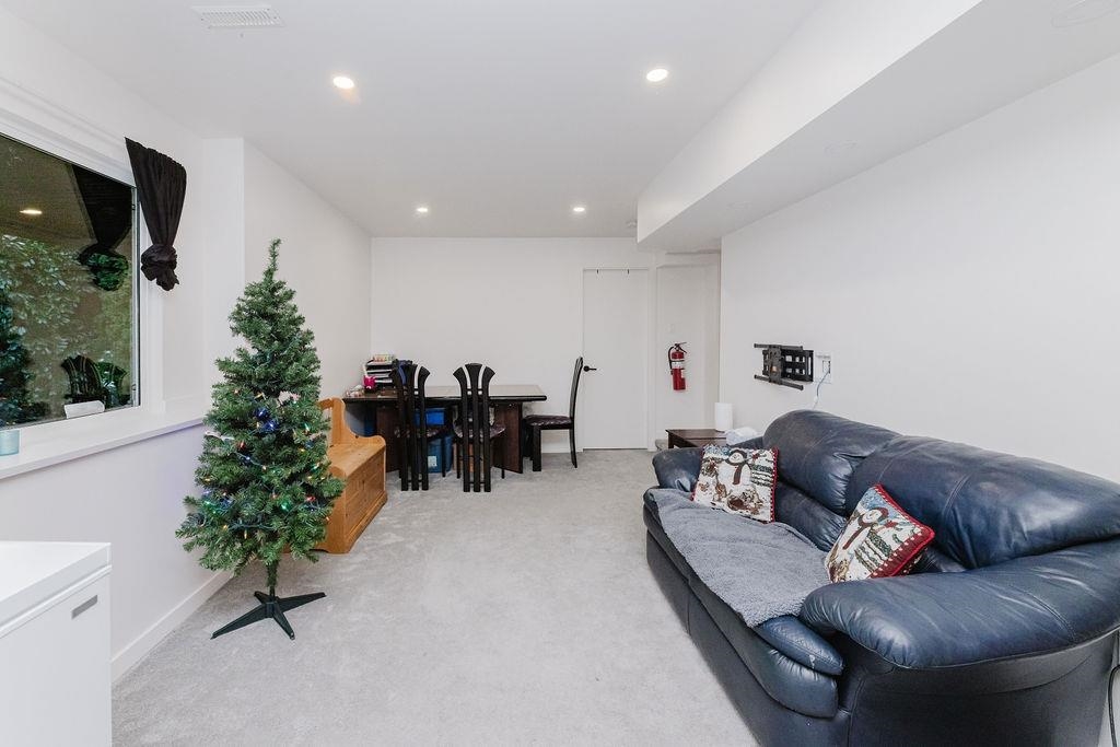 Hallway Photo of 4357 Cameo Road, Sechelt, BC