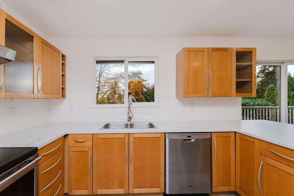 Kitchen Island Photo of 4357 Cameo Road, Sechelt, BC