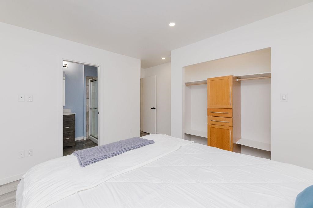 Walk-In Closet Photo of 4357 Cameo Road, Sechelt, BC