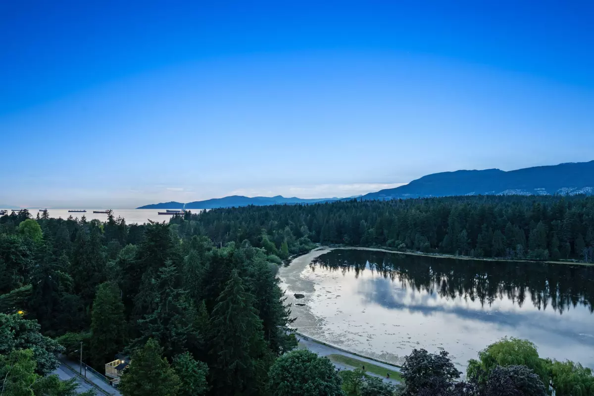 Breakfast Nook Photo of 1501 845 Chilco Street, Vancouver, BC