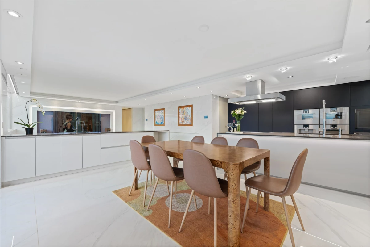 Swimming Pool Photo of 1501 845 Chilco Street, Vancouver, BC