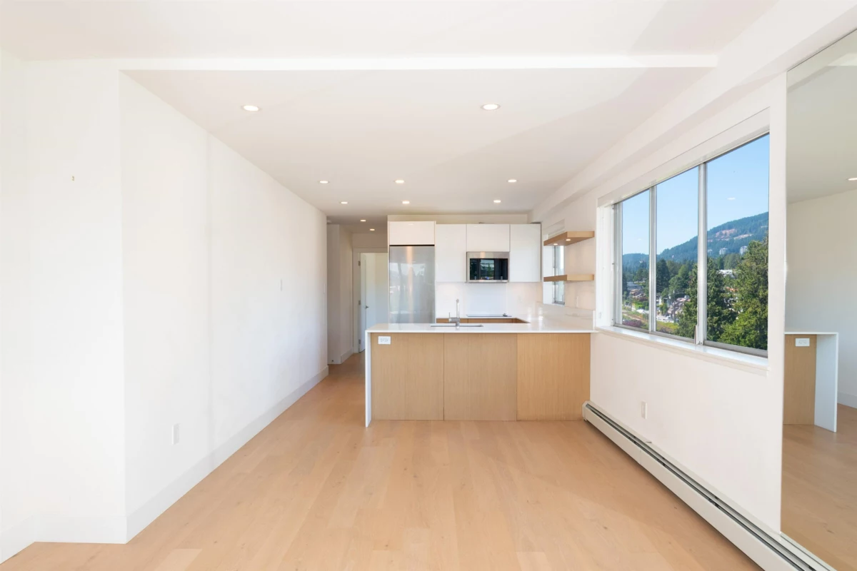 Breakfast Nook Photo of 708 150 24th Street, West Vancouver, BC