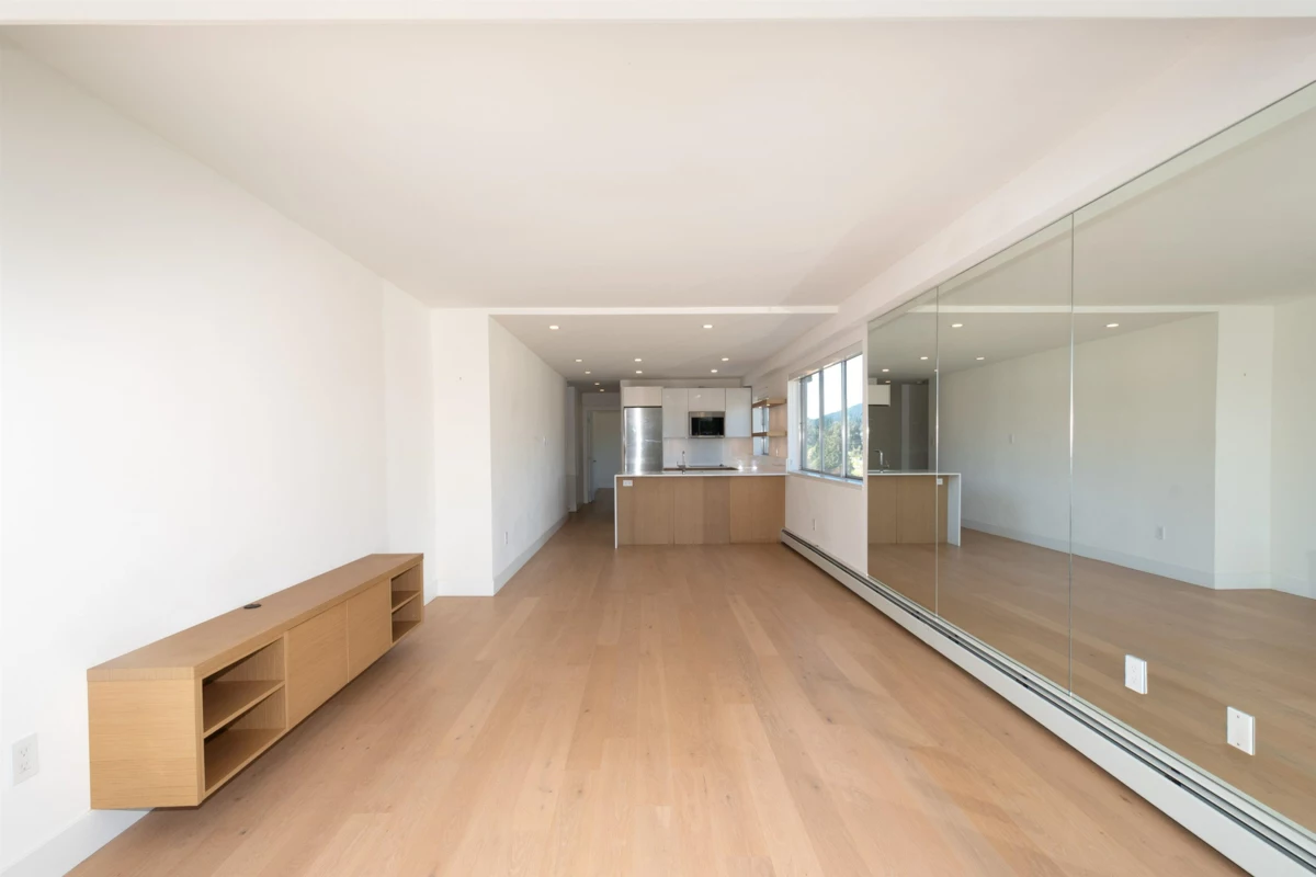 Guest Bathroom Photo of 708 150 24th Street, West Vancouver, BC