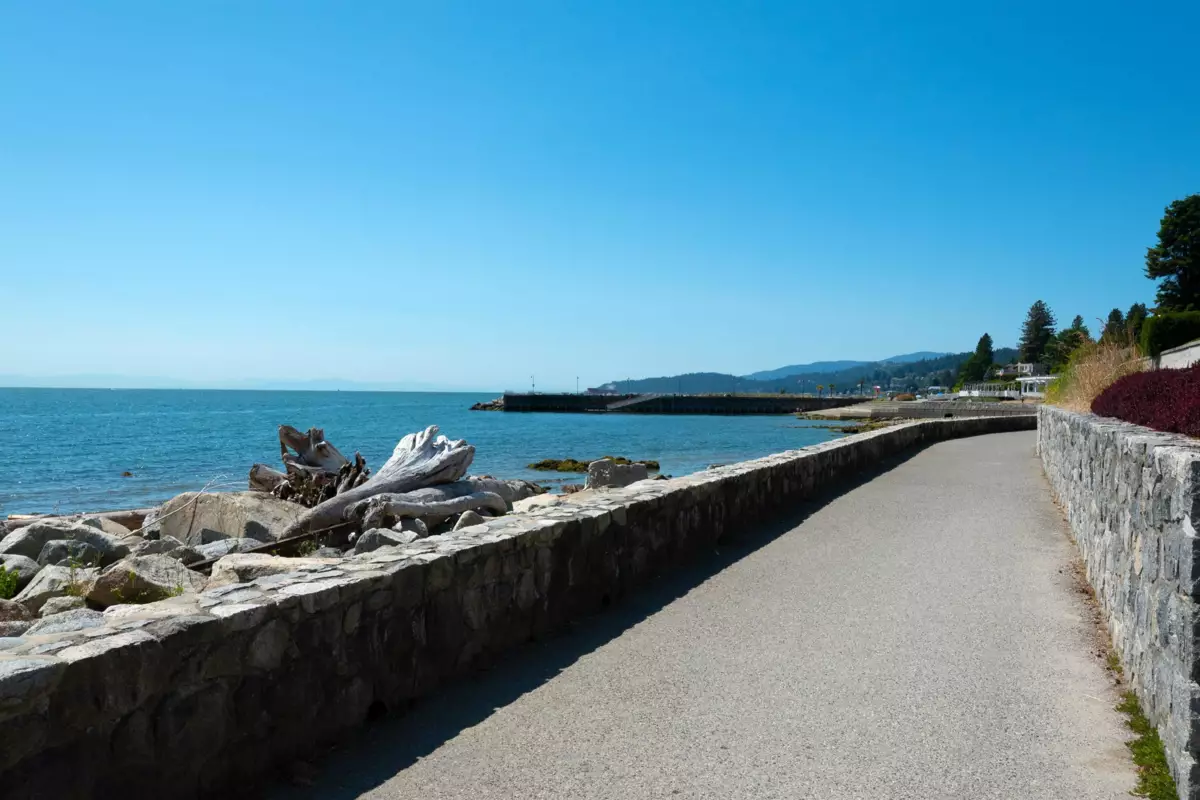 Hot Tub / Spa Photo of 708 150 24th Street, West Vancouver, BC